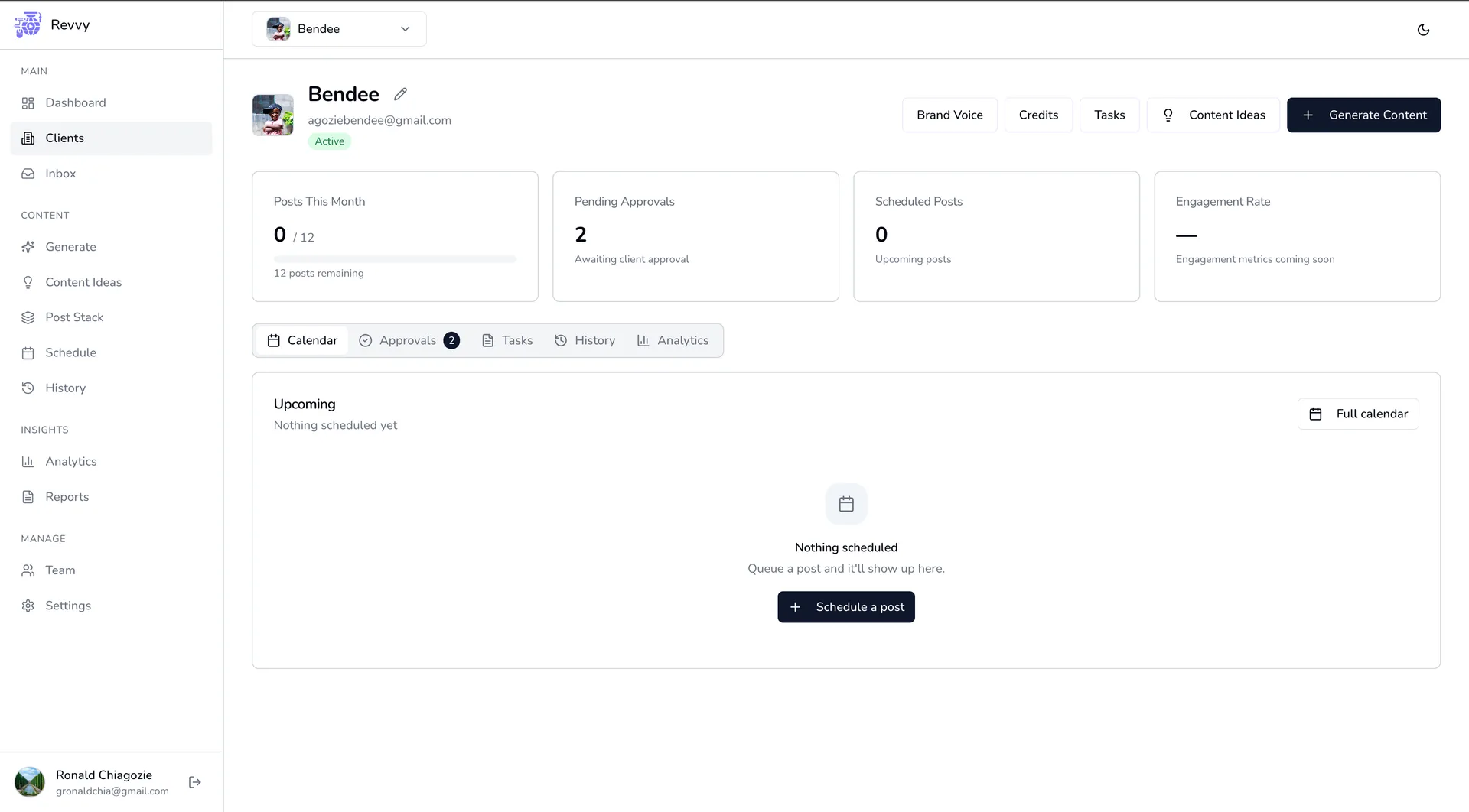 Client detail: monthly post quota, pending approvals, and tabs for calendar, approvals, tasks, history, and analytics.